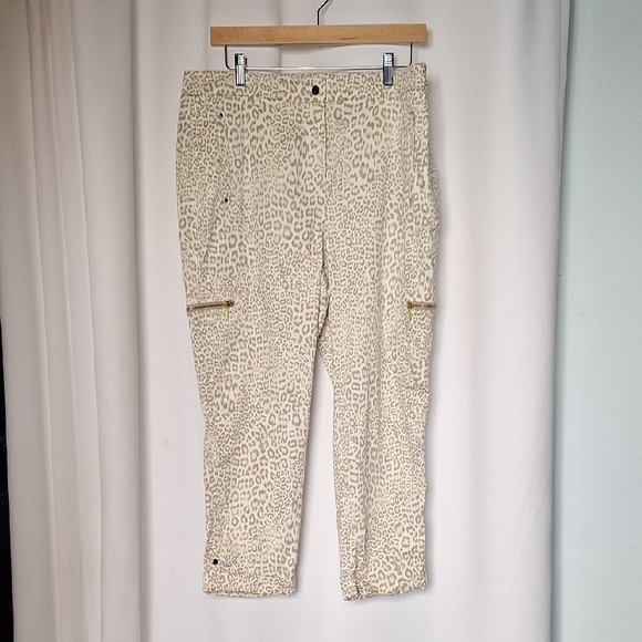 Chico's Leopard Print Women Cropped Cargo Pants size Chico's 1.5 - Picture 1 of 9